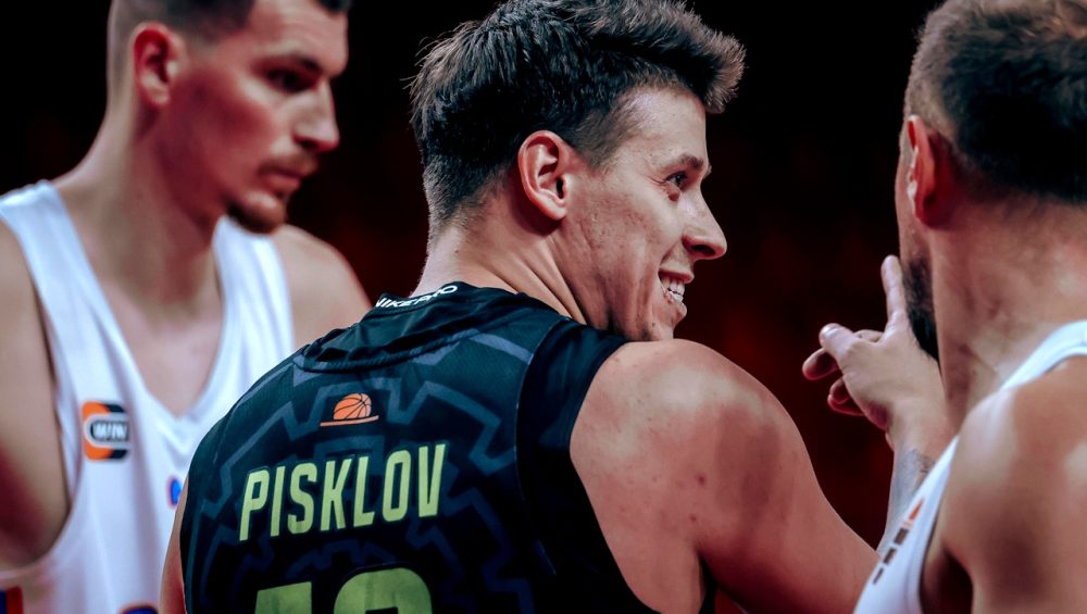 Дебют «Игокеи», первая победа «Уралмаша». Фотогалерея матча в Лакташах